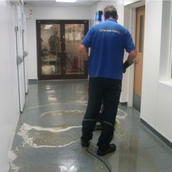Structure floor cleaning